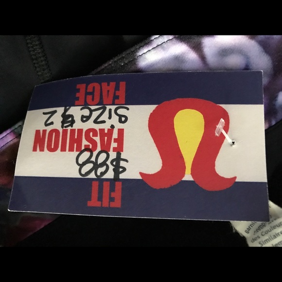 Like new lululemone leggings - Picture 3 of 3